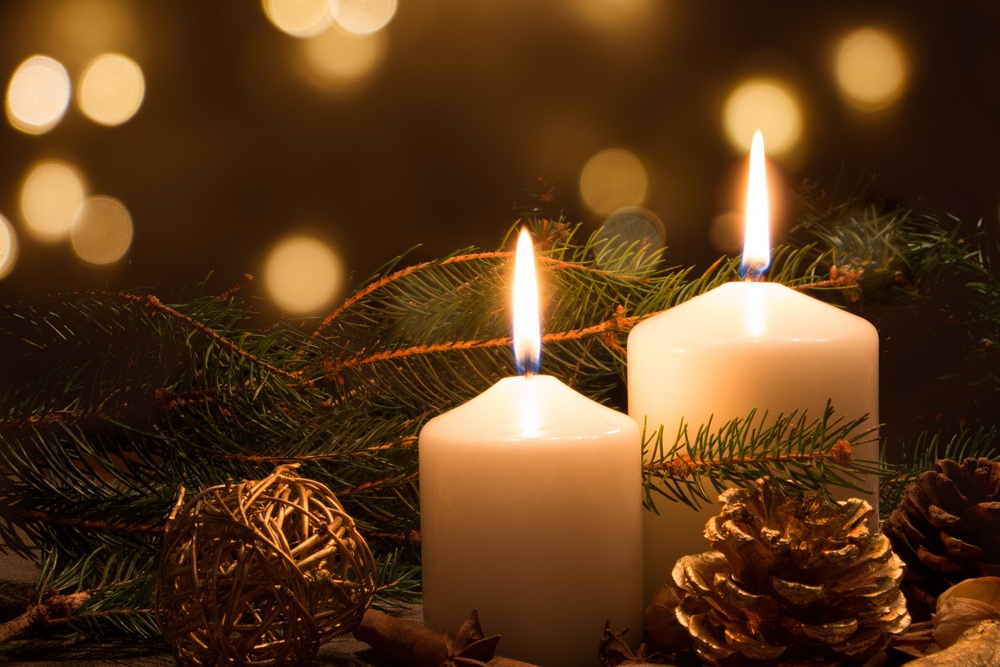 Christmas,Candles,And,Ornaments,Over,Dark,Background,With,Lights